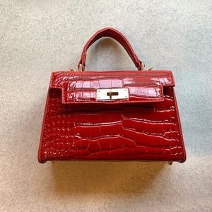 WOMEN RED CROC SATCHEL BAG